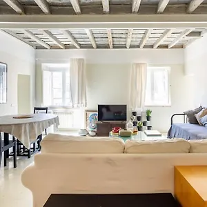 Authentic Monti 5 Mins From Colosseum , Rome Italy