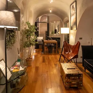 Domus Ciancaleoni - Colosseum - Rione Monti , Rome Italy